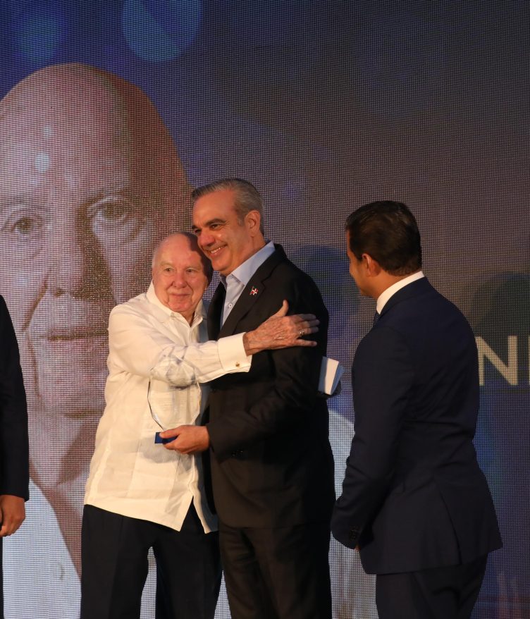 Presidente Abinader afirma RD se convierte en una “nación logística”