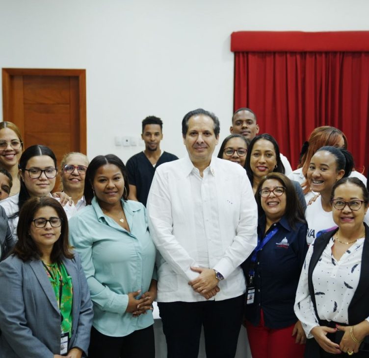 Ministro Víctor Atallah busca convertir al MSP en “modelo de salud y bienestar en el trabajo”