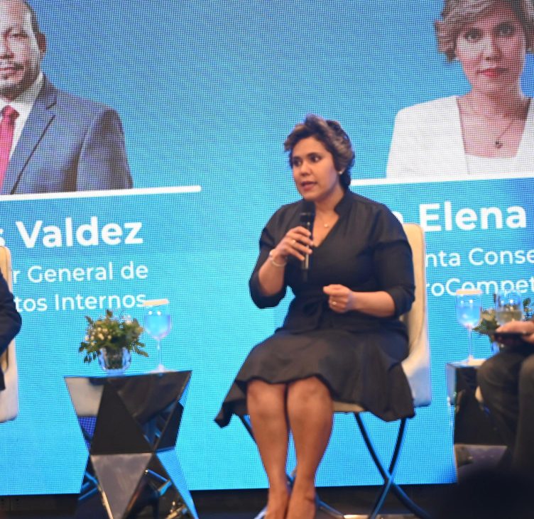 Presidenta de Procompetencia participa en foro sobre Combate al Comercio Ilícito