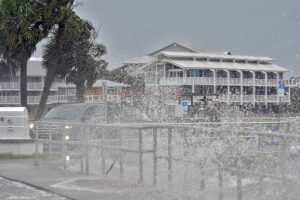 Huracán Debby toca tierra en Florida como tormenta de categoría 1