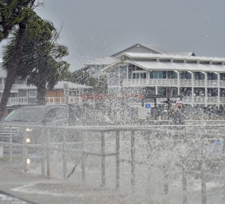 Huracán Debby toca tierra en Florida como tormenta de categoría 1