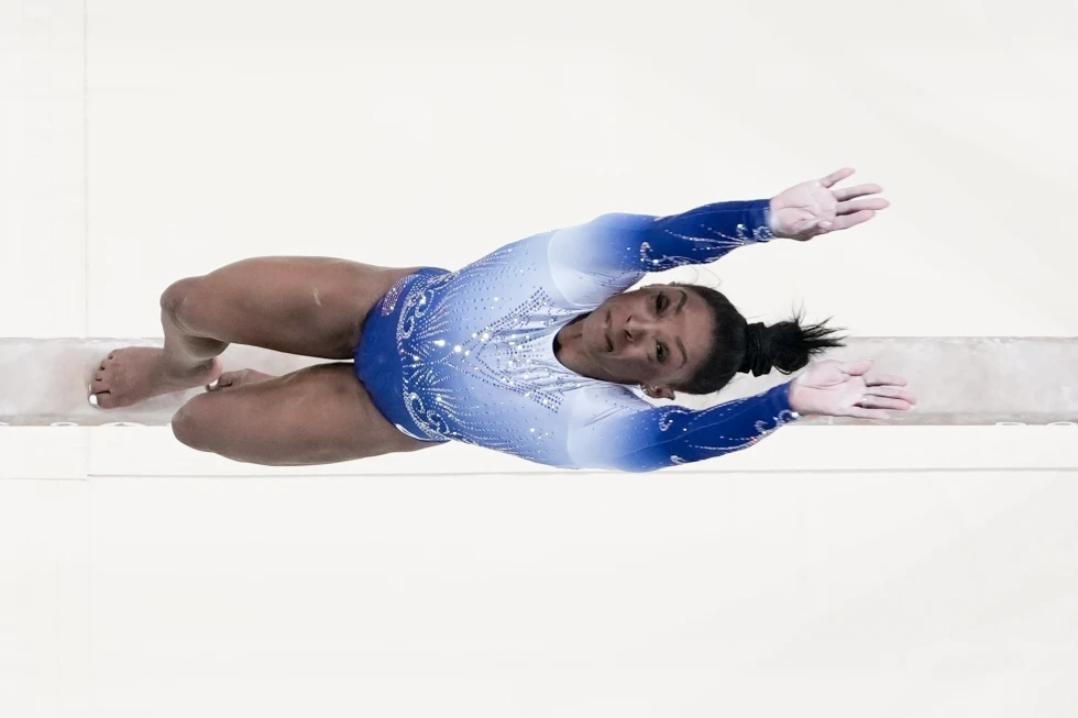 Simone Biles se resbala en la final de viga de equilibrio y pierde el podio olímpico