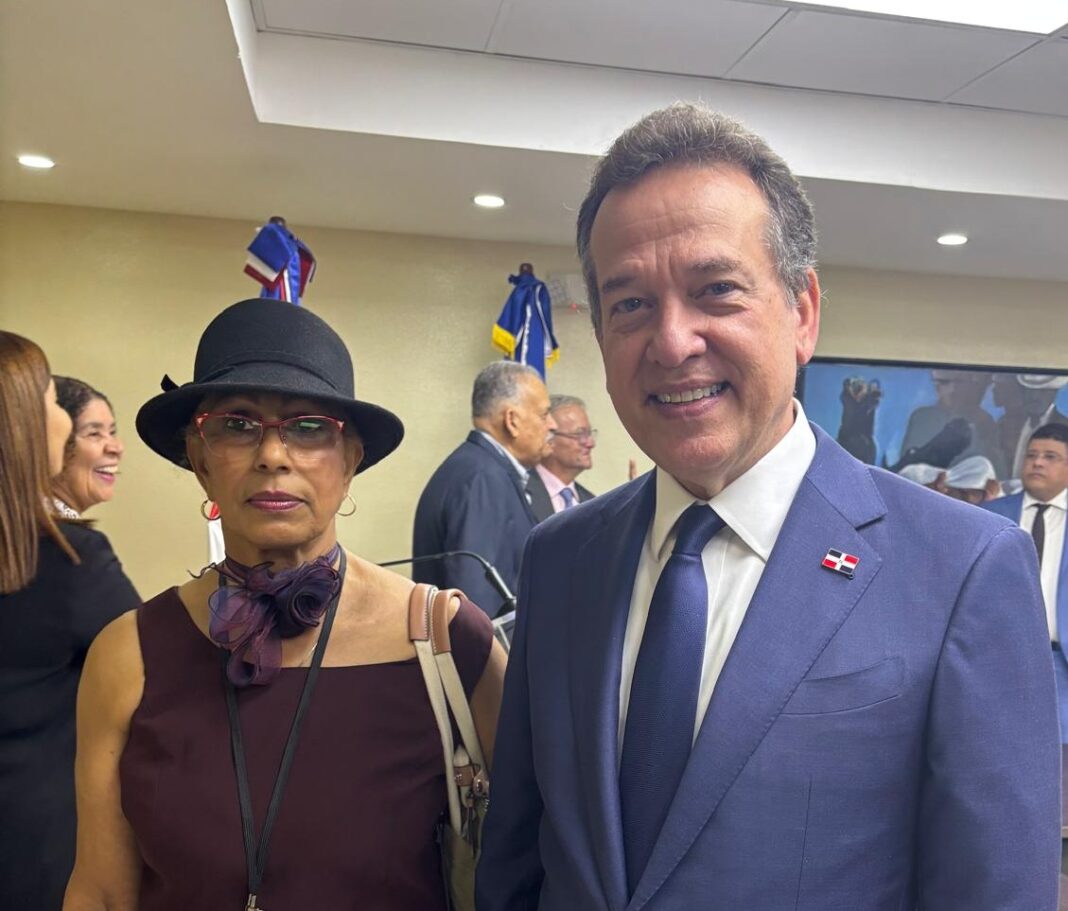 La periodista Olga Capellán describió como “histórica” la gestión de Ito Bisonó al frente del MICM, destacando récords en inversiones, empleo formal y combate al comercio ilícito.