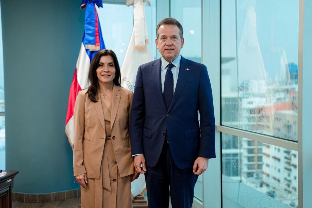 Un encuentro entre el ministro y la embajadora permitió reforzar los lazos de cooperación comercial y explorar nuevas oportunidades de inversión en sectores estratégicos del país.