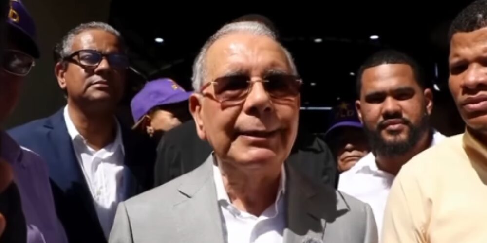 Copia-de-Post-de-Instagram-Feliz-Cumpleanos-Sencillo-Minimalista-Azul-1000-x-500-px-2026-01-18T154552.865