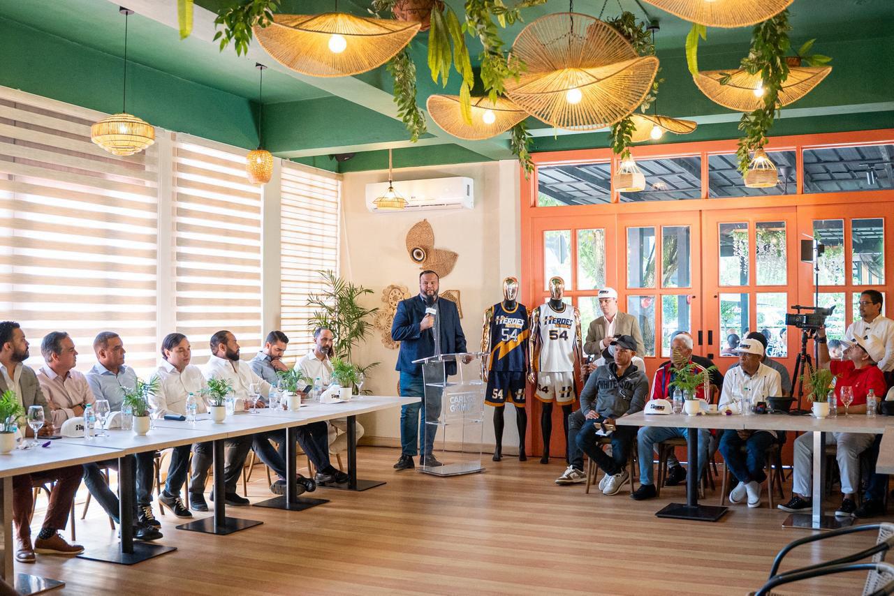 Carlos Gómez presenta en Moca la nueva franquicia “Héroes de Moca”, equipo que representará a Espaillat en la LNB