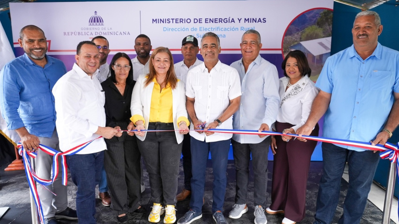 Gobierno entrega proyecto de electrificación y anuncia más de 30 obras en San José de Ocoa