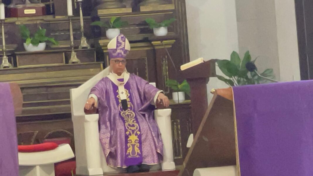 Arzobispo de Santiago respalda llamado del Papa León XIV a la paz y condena bombardeos en Medio Oriente