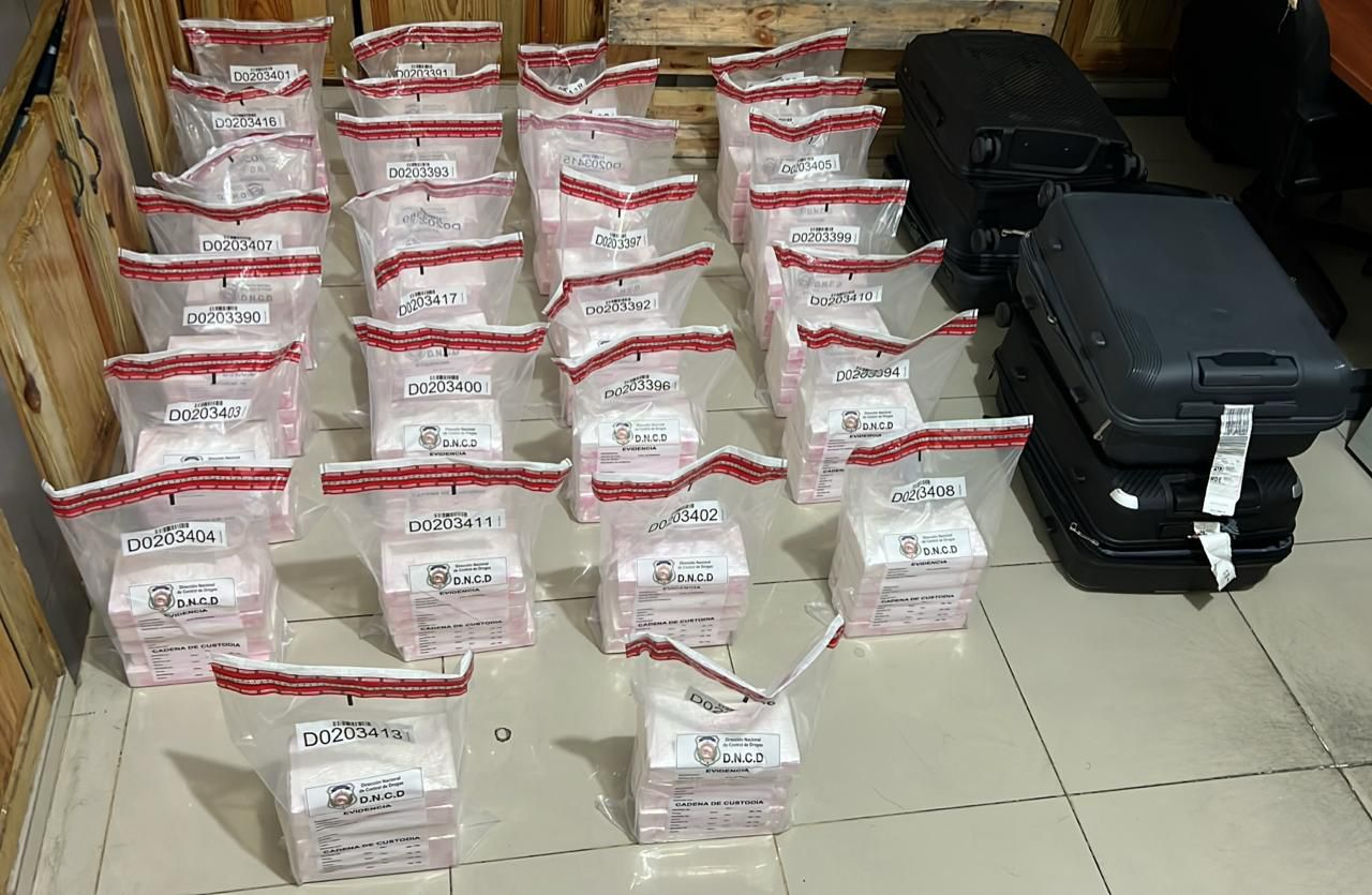 DNCD incauta 150 paquetes de cocaína en aeropuerto de Punta Cana