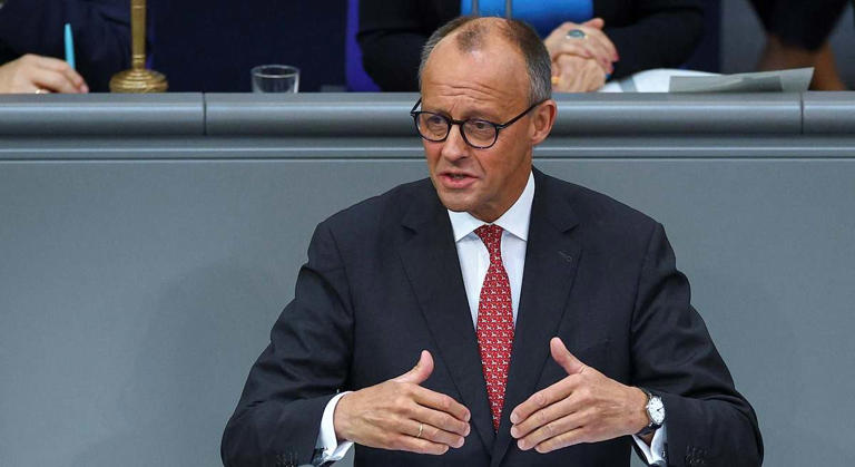 Economistas plantean reducción de medidas para dinamizar la economía