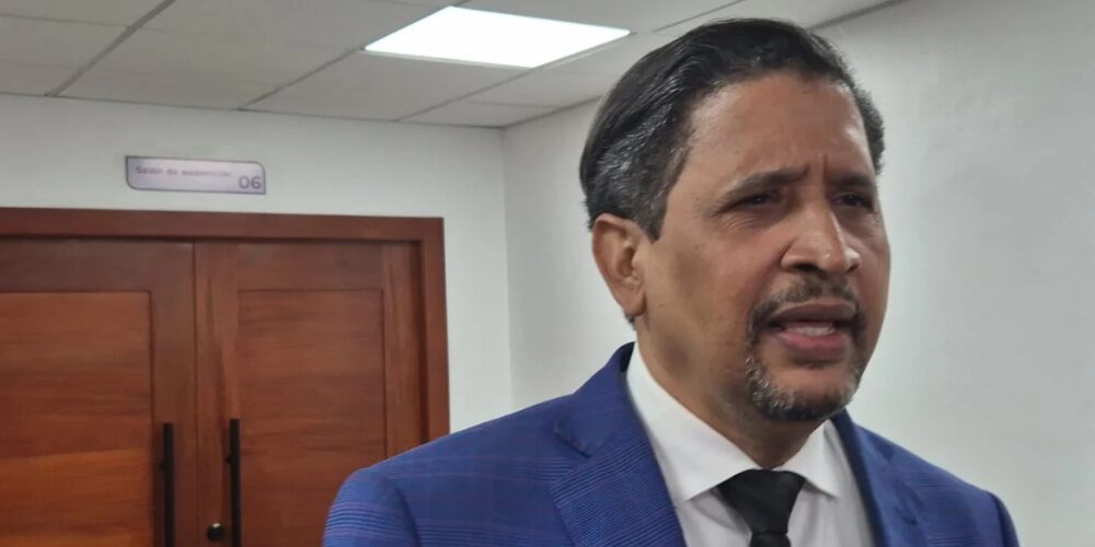 Defensa de Aurelio Valdez Alcántara presenta argumentos en proceso judicial