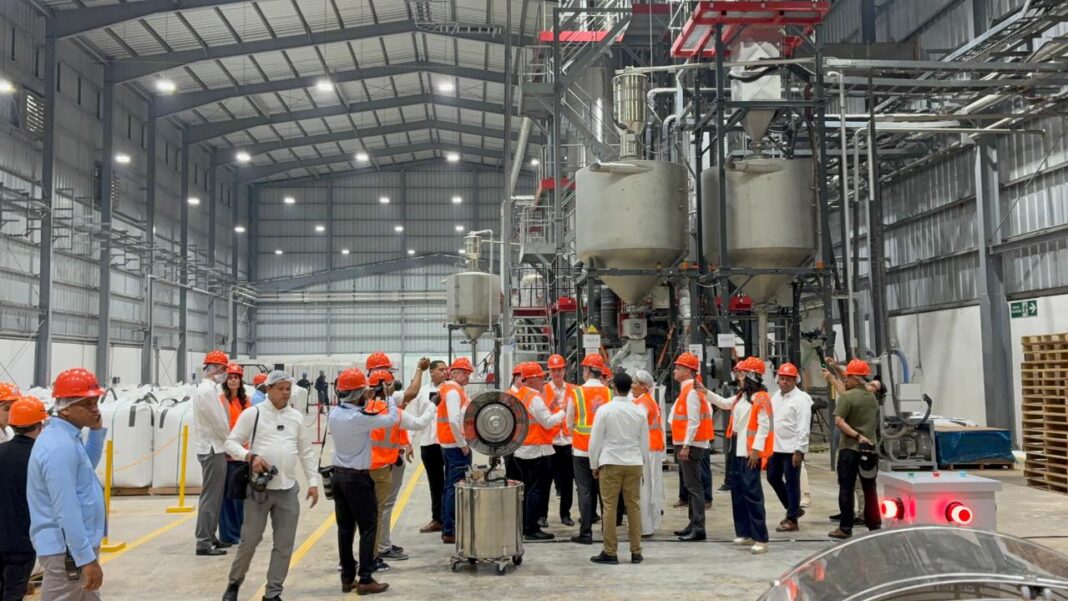 Abinader encabeza inauguración de planta Renacer, primera instalación de rPET grado alimenticio del Caribe