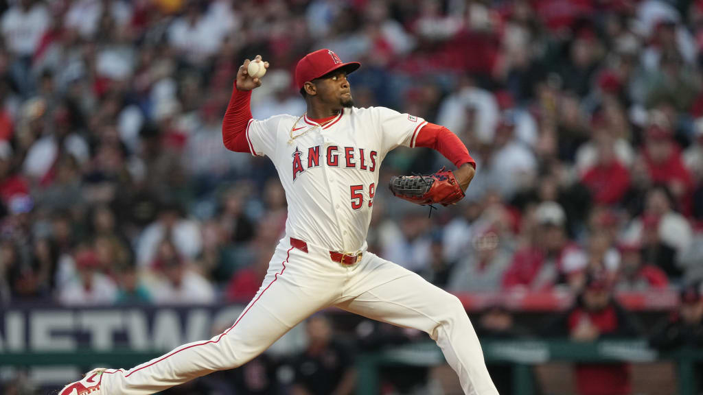 José Soriano domina con 10 ponches y extiende su brillante inicio ante los Braves